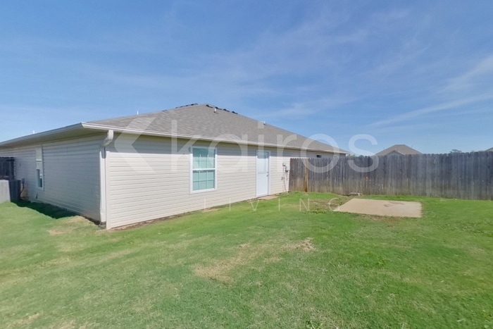 Building Photo - 3902 Thomas St