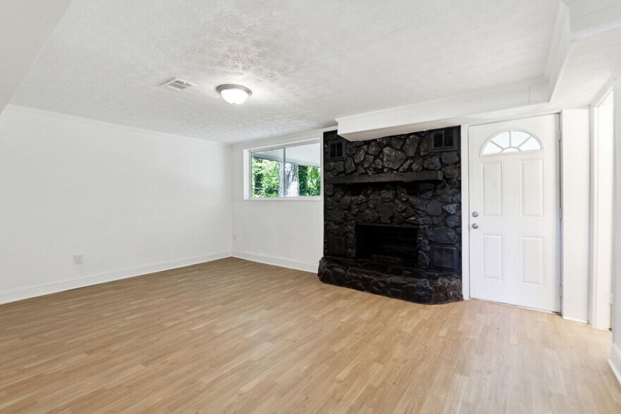 Building Photo - 1421 Iron Gate Blvd