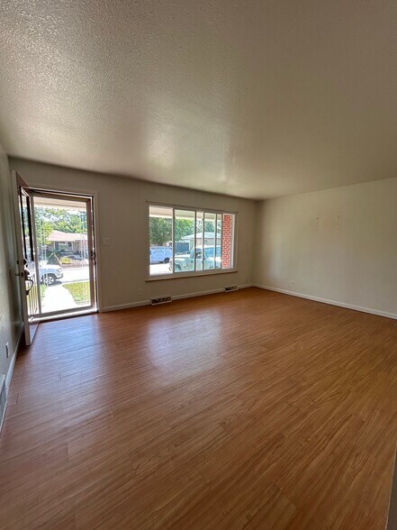 Building Photo - 1207 S Gray St