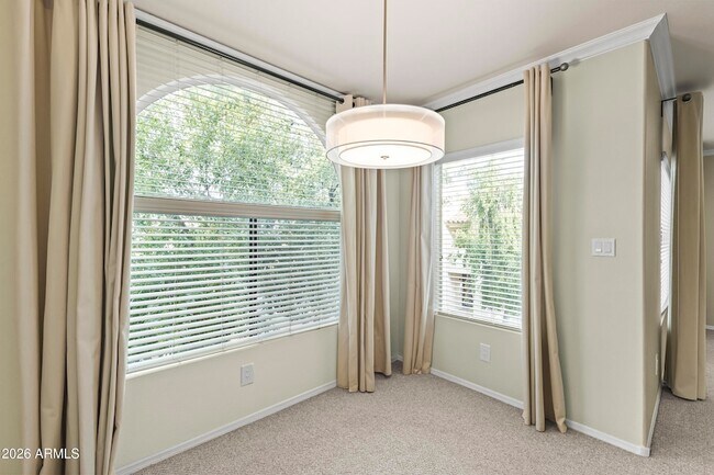 Building Photo - 750 E Northern Ave