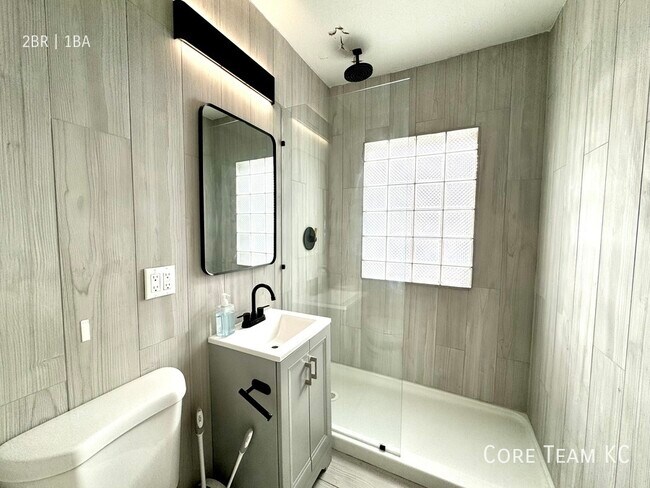 Building Photo - 4511 Roanoke Pkwy