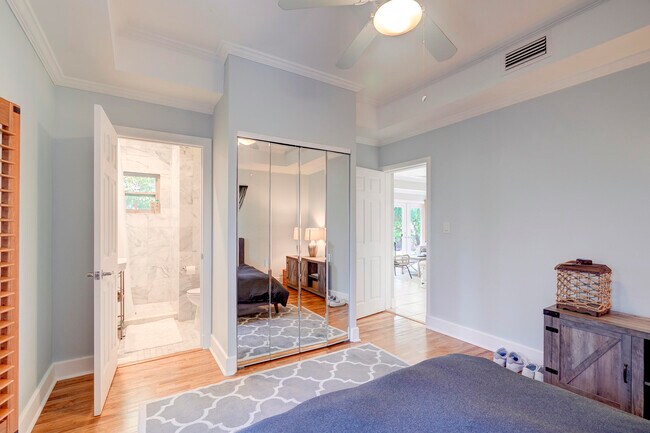 Building Photo - 411 26th St