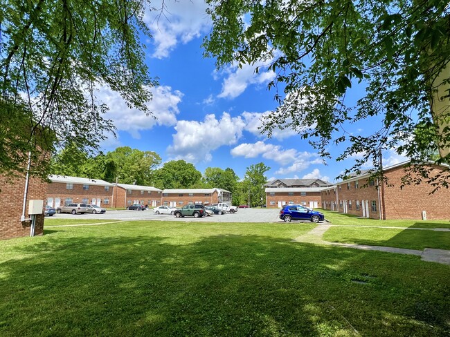 Primary Photo - Sherwood Court Apartments