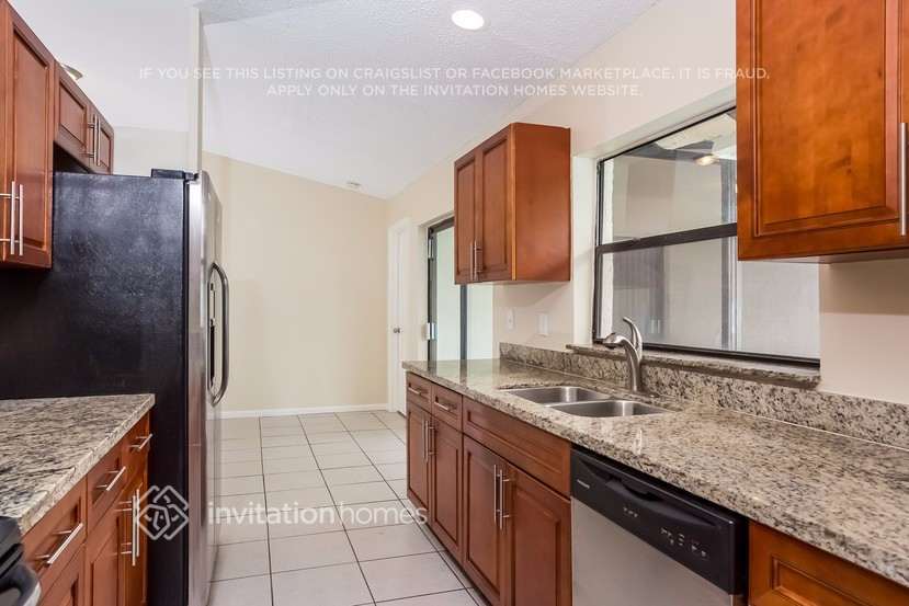 Building Photo - 413 SW 75th Ave