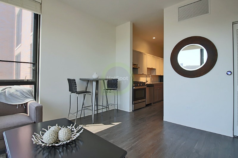 Building Photo - 824 N Milwaukee Ave