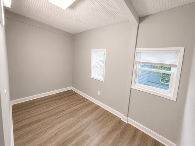 Building Photo - 6426 S Ingleside Ave