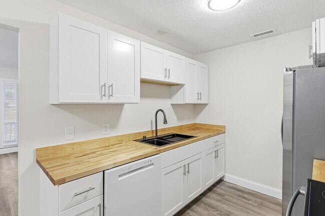 Building Photo - 6008 Champion Rd