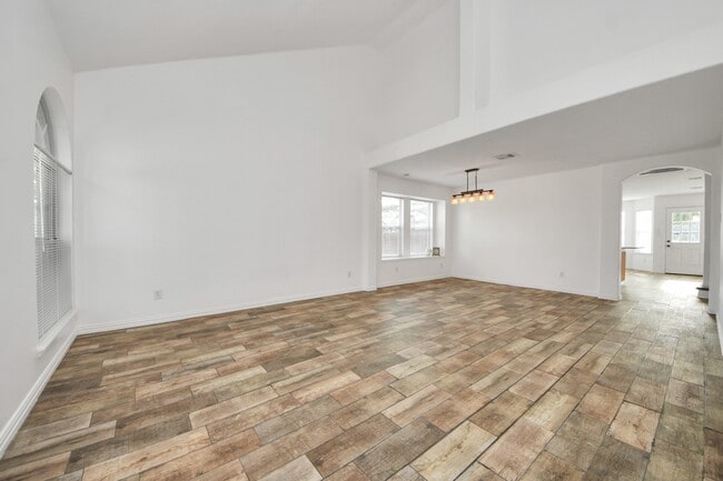 Building Photo - 322 Burris Park Dr