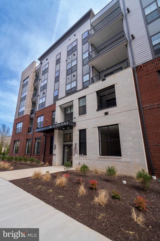 Building Photo - 102 St Ives Pl