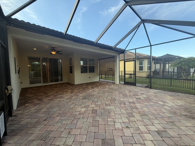 Building Photo - 11908 SW Crestwood Cir