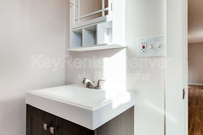 Building Photo - 3341 Lawrence St