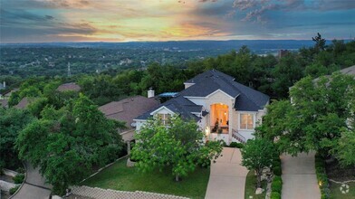 Building Photo - 216 Hazeltine Dr