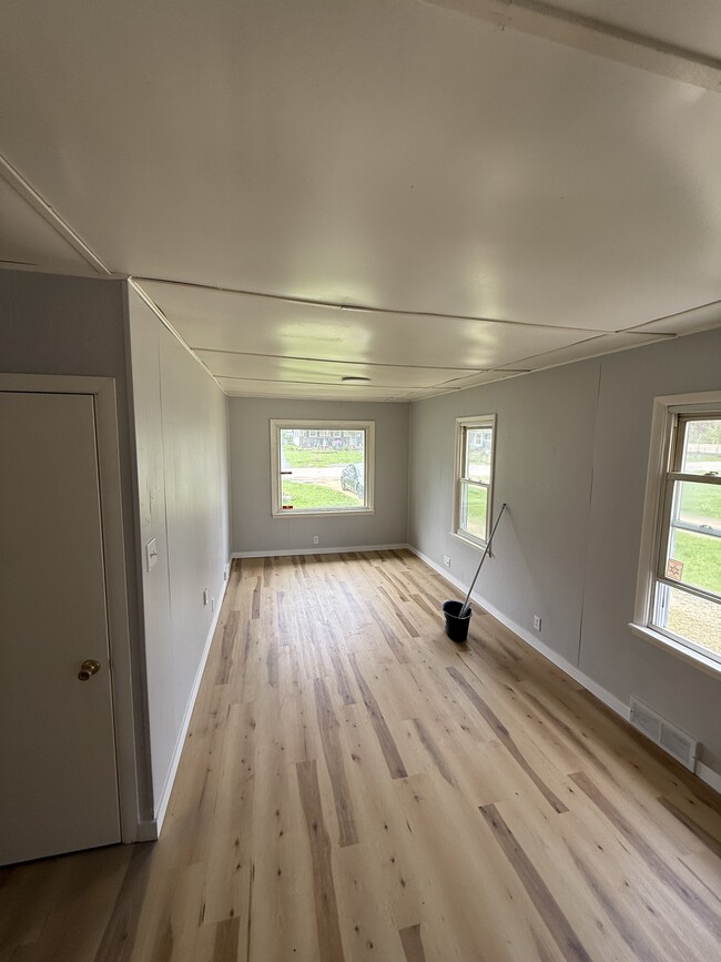 Building Photo - 4425 Kennett Ave