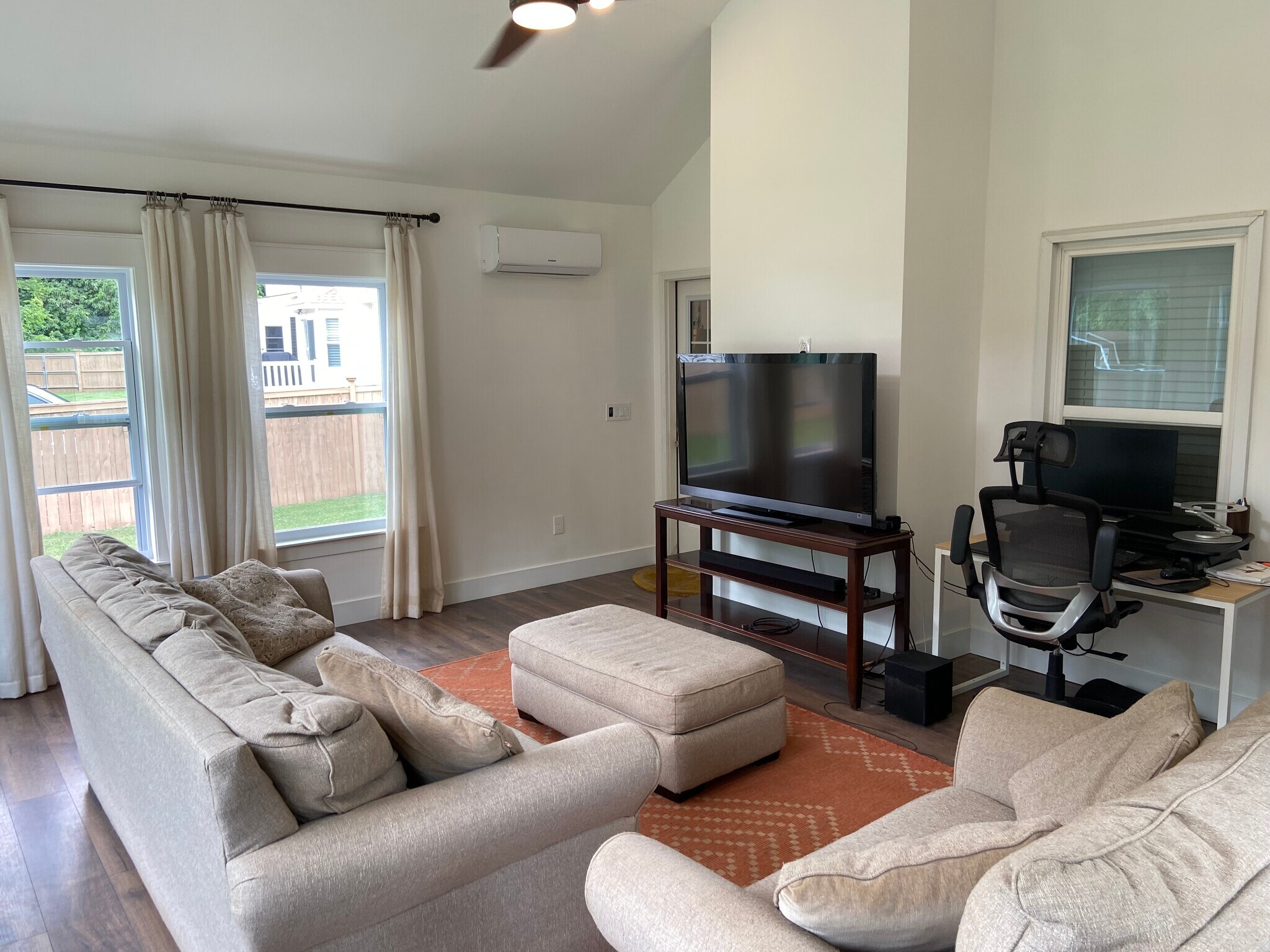 Building Photo - 604 Greenleaf Ave