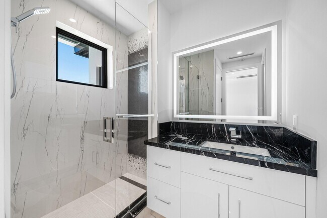 Building Photo - 2650 NE 48th Ct