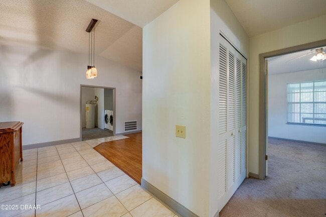 Building Photo - 1045 Amber Cir