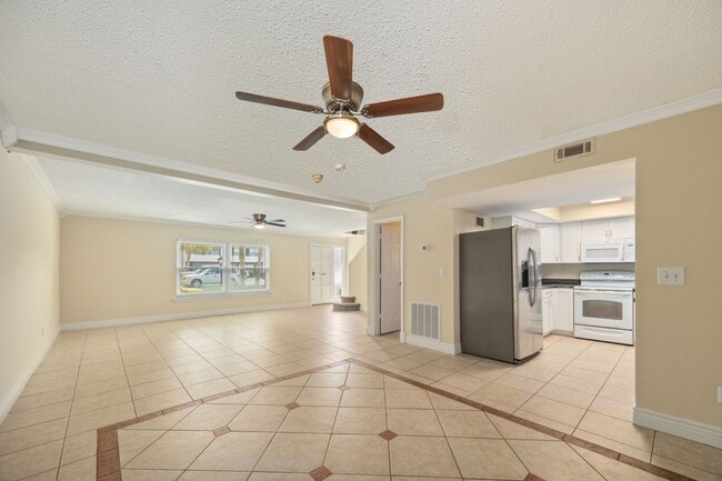 Primary Photo - 695-A1A N -UNIT 4