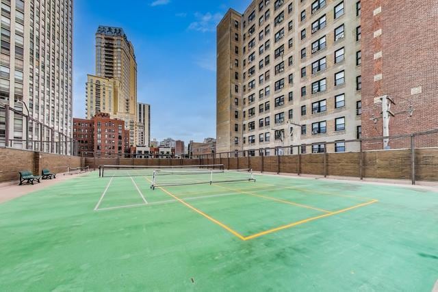 Building Photo - 2650 N Lakeview Ave