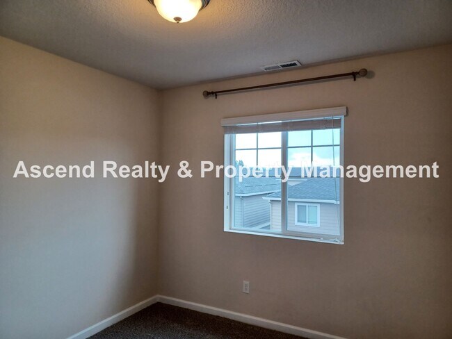 Building Photo - 3 Level End Unit Townhome with Newer Carpet, Open Floor Plan, 2 Balconies, 2 Car Attached Garage ...