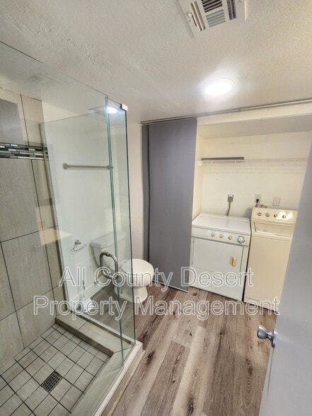 Building Photo - 400 N Sunrise Way