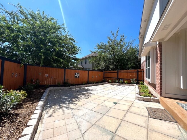 Building Photo - 3 Bedroom 2.5 Bath 1 Single Family Home for Rent in Cambridge Heights Area of Round Rock, Texas, ...