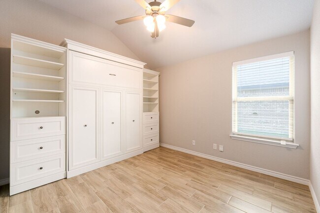 Building Photo - 3 Bdrm 2 Bath in Belton