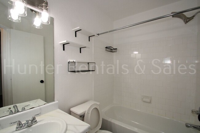 Building Photo - Charming 3-Bedroom Home Minutes from Fort ...