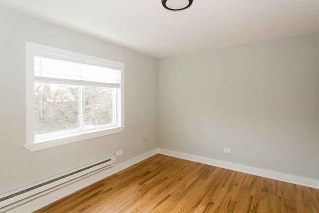 Building Photo - 699 Elm Pl