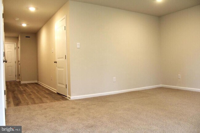 Building Photo - 102 Jonagold Dr