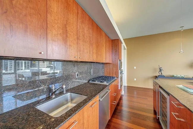 Quartz countertops - 909 5th Ave