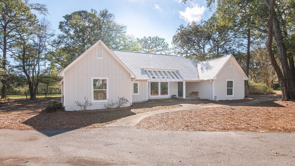 Building Photo - 176 Old Cedar Loop