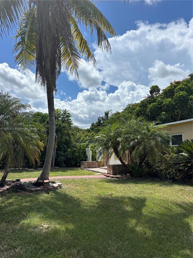 Building Photo - 15445 Hayes Ln