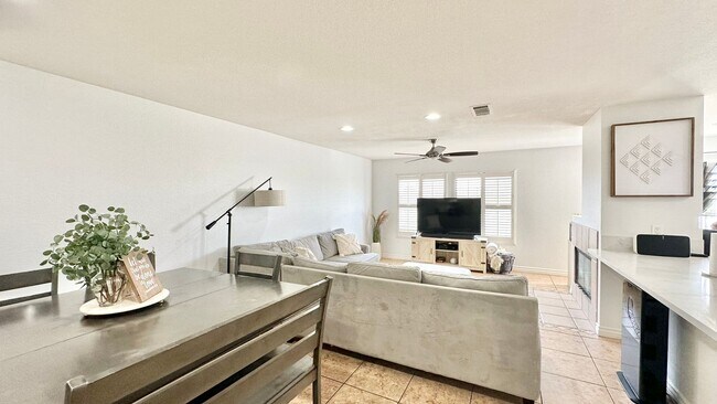 Building Photo - 5010 Golondrina Way