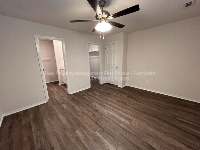 Building Photo - 10638 Cedar Wy