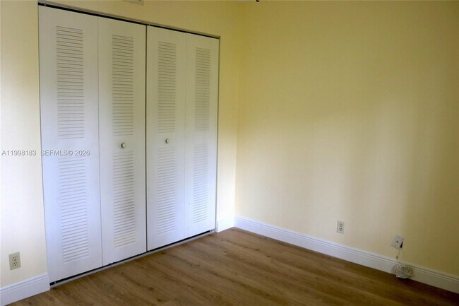 Building Photo - 401 Gardens Dr