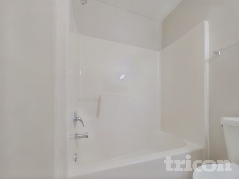 Building Photo - 138 Birchfield Way