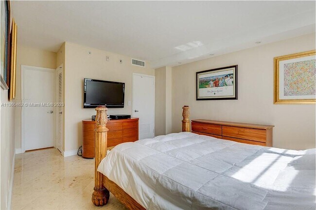 Building Photo - 3000 S Ocean Dr