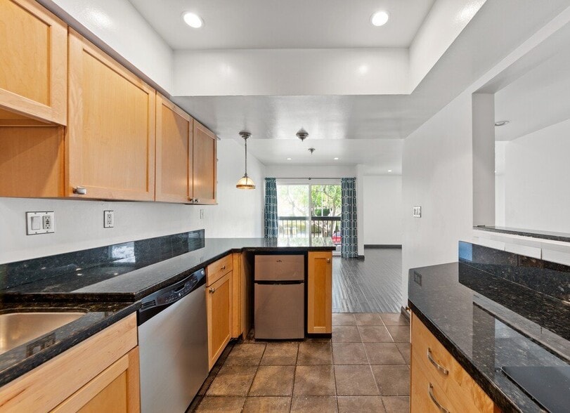 Building Photo - 5650 Cambridge Way