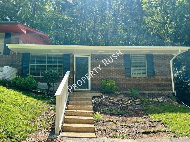 Primary Photo - 3902 Youngstown Rd