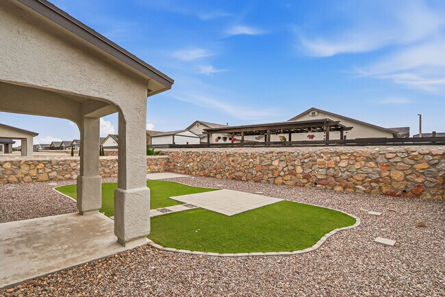 Building Photo - 14740 Mike a Mendoza Ave