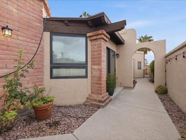 Building Photo - 10111 Spyglass