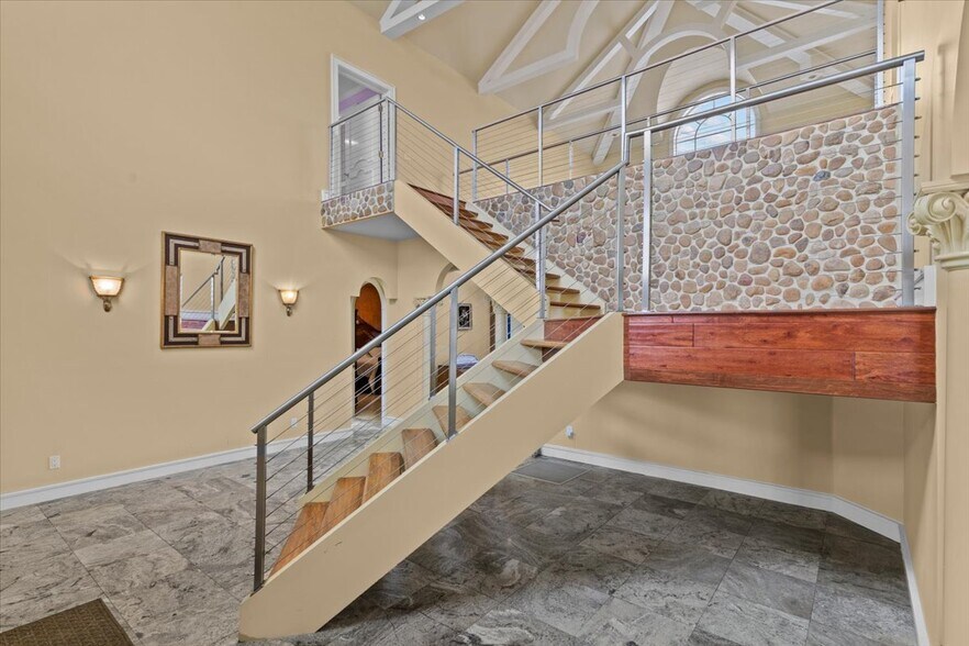 Building Photo - 200 Asphodel Dr