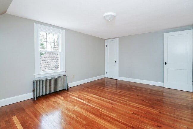 Building Photo - 142 Elmwood Ave