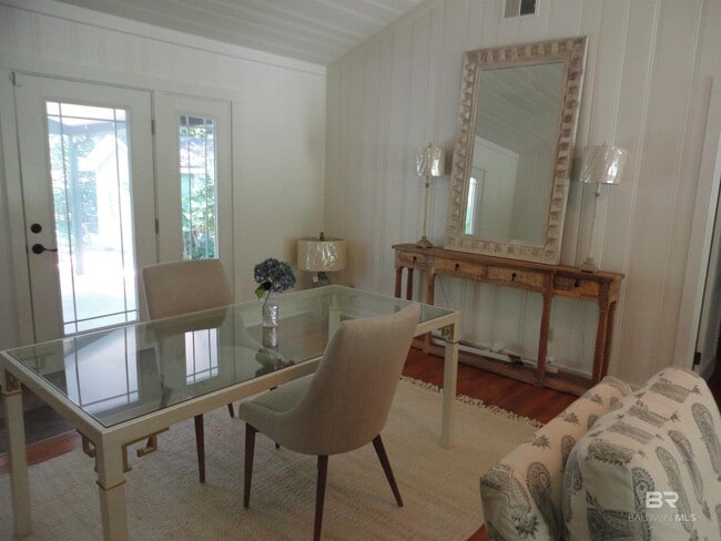 Building Photo - 371 S Church St