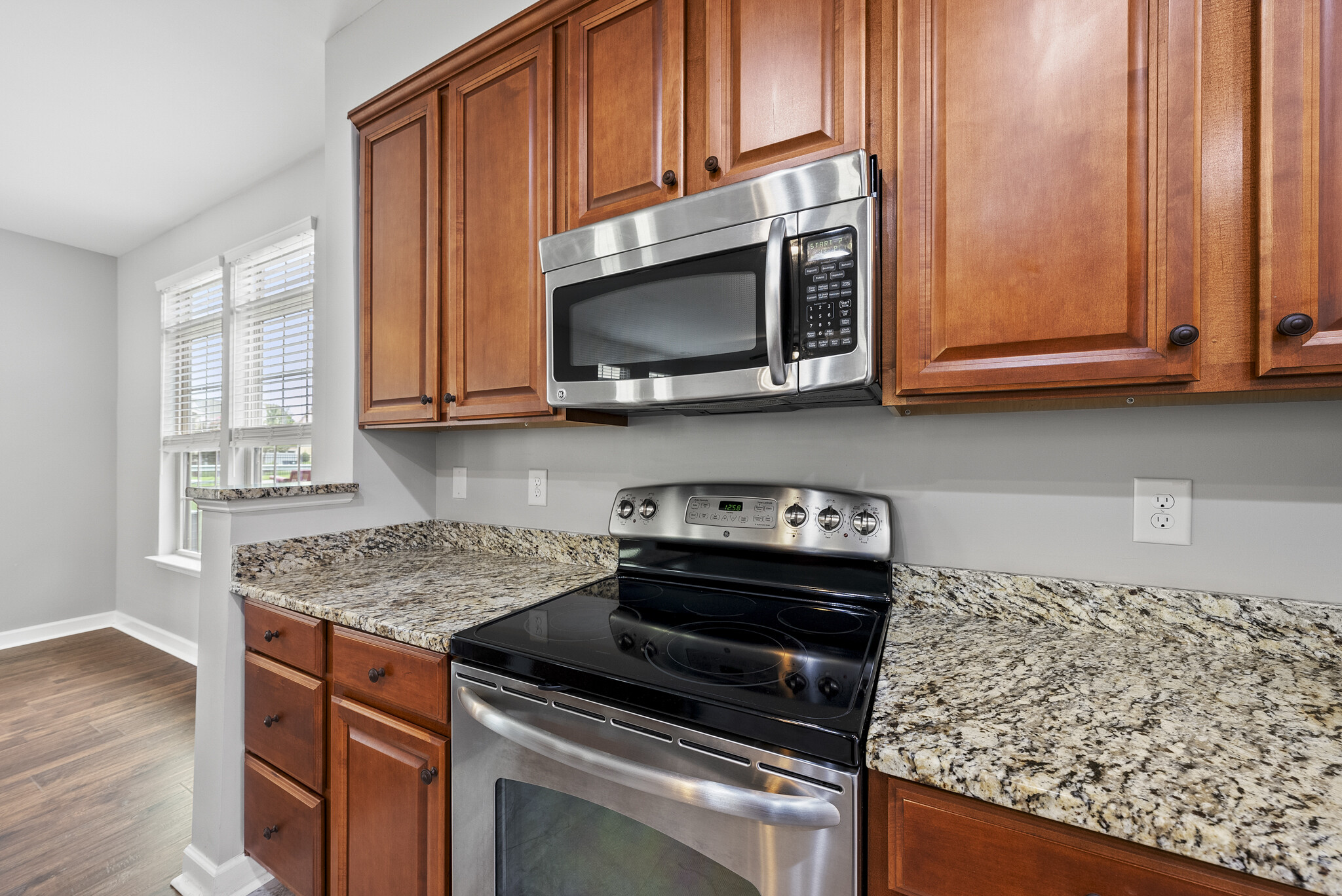 Building Photo - 1004 Crinoline Ln