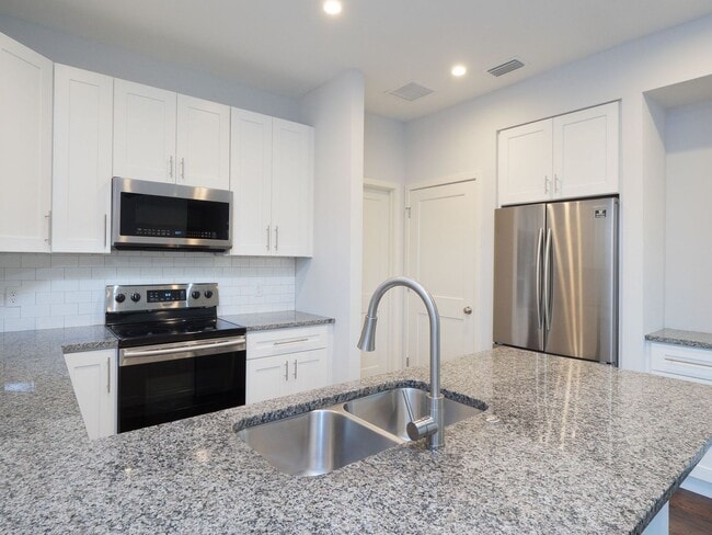 Building Photo - Thelma Lane - Luxury 5 Bedroom, 5 Bathroom House