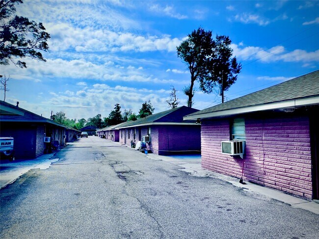 Building Photo - 1825 W Little York Rd