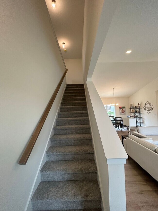 Building Photo - 5706-5708 Eternity Drive