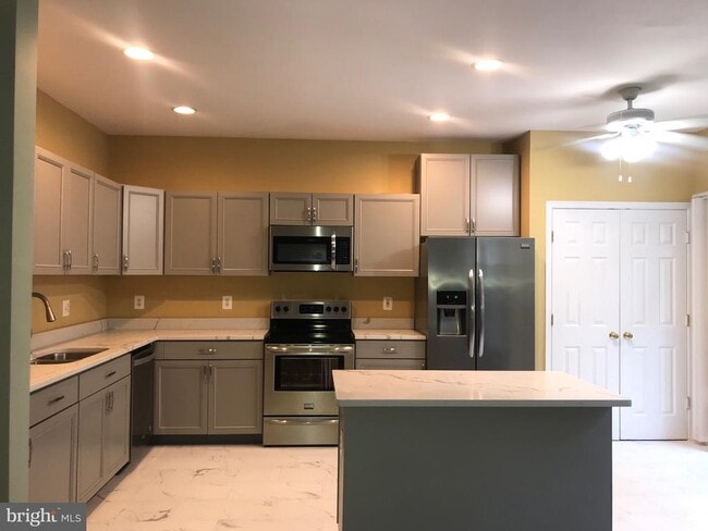 Building Photo - 15707 Palermo Terrace