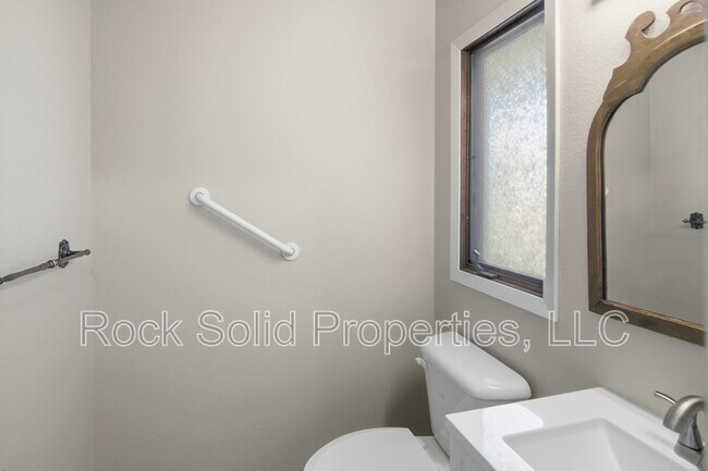 Building Photo - 5416 Meadowbrook Dr